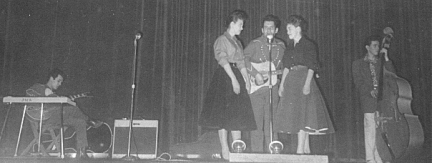 Lenny and Ray backing singers The Ward Sisters... and Tex Emory?/Jack Paget?